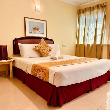 Carlton Hotel Seremban - Next To Terminal Bus Station Bagian luar foto