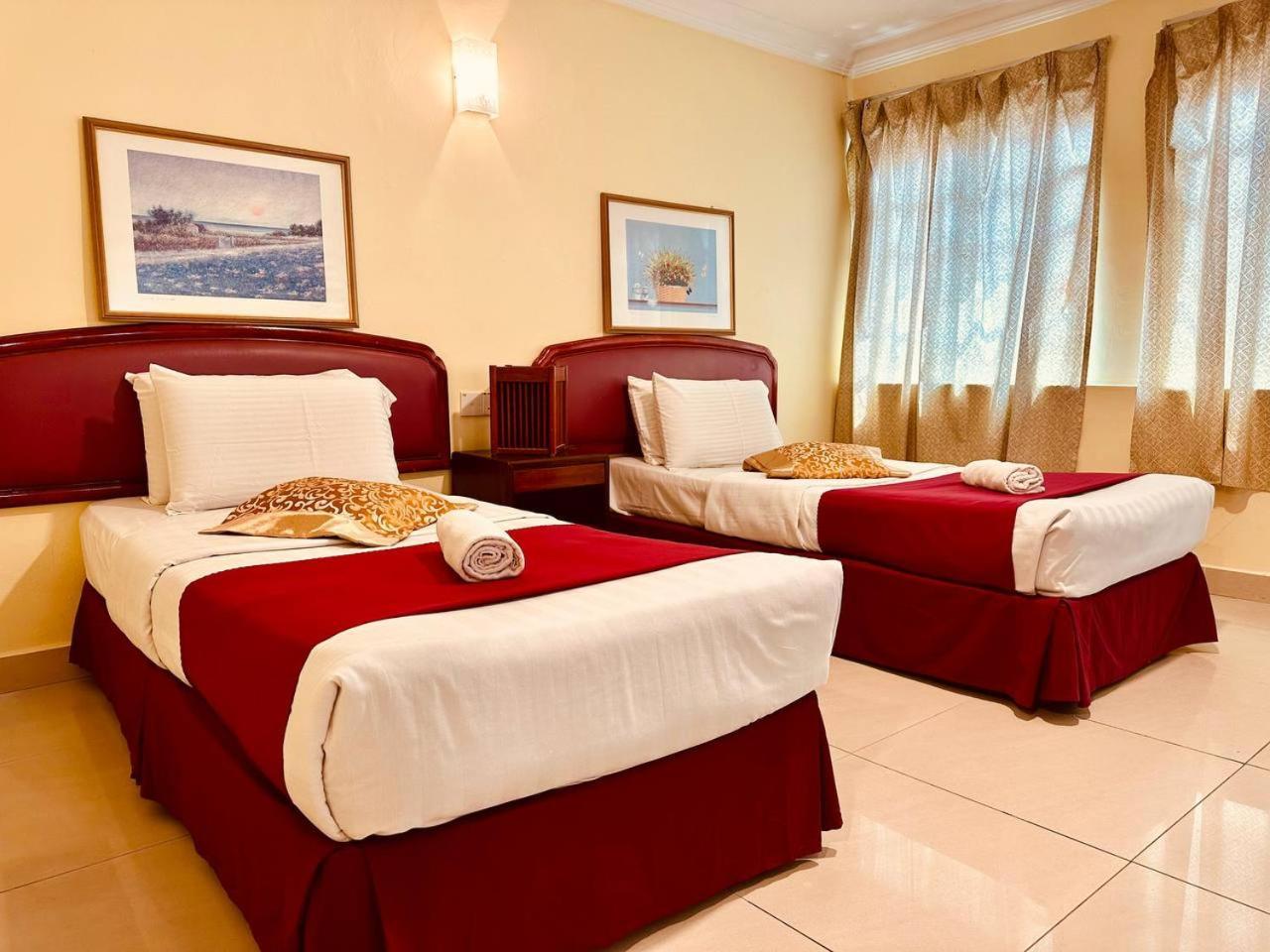 Carlton Hotel Seremban - Next To Terminal Bus Station Bagian luar foto
