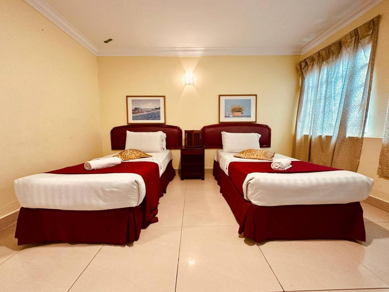 Carlton Hotel Seremban - Next To Terminal Bus Station Bagian luar foto