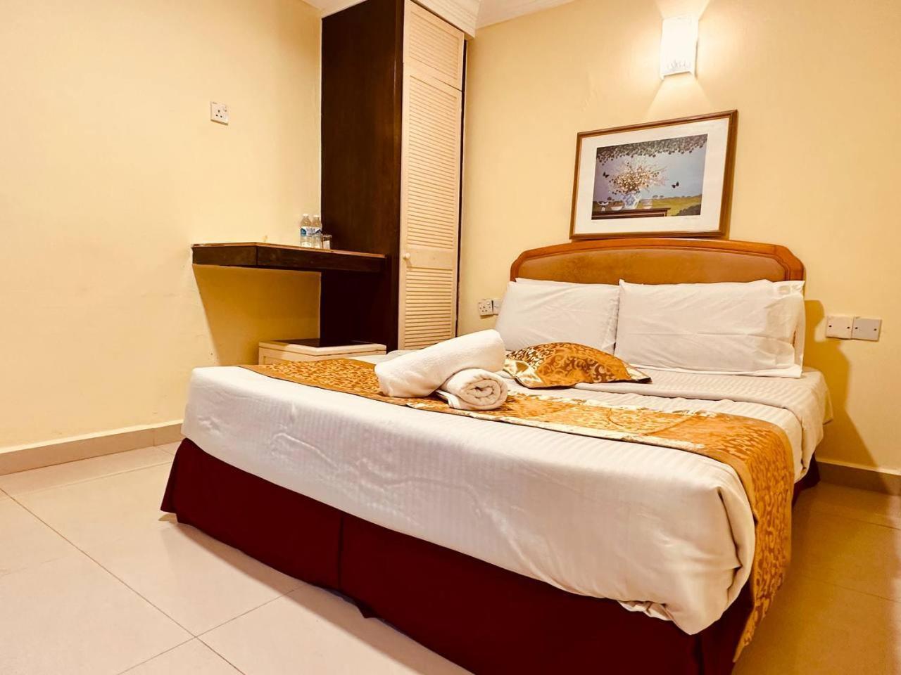 Carlton Hotel Seremban - Next To Terminal Bus Station Bagian luar foto