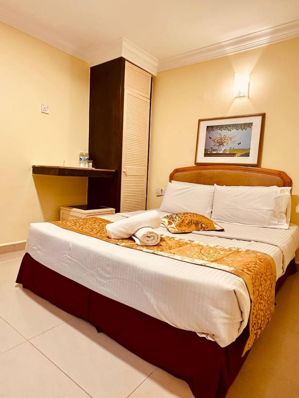 Carlton Hotel Seremban - Next To Terminal Bus Station Bagian luar foto